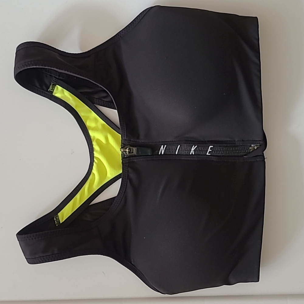 Nike Women's High Impact Padded Sports bra with zip front xs